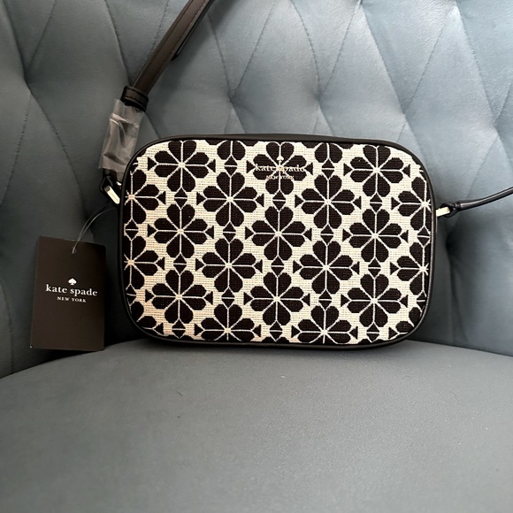 Kate Spade Crossbody NWT! Spade Flower Black & White Retails $279 - Picture 2 of 9
